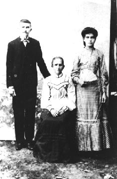 José Carrano, Maria Carolina Tavolaro & Antonieta Carrano.
